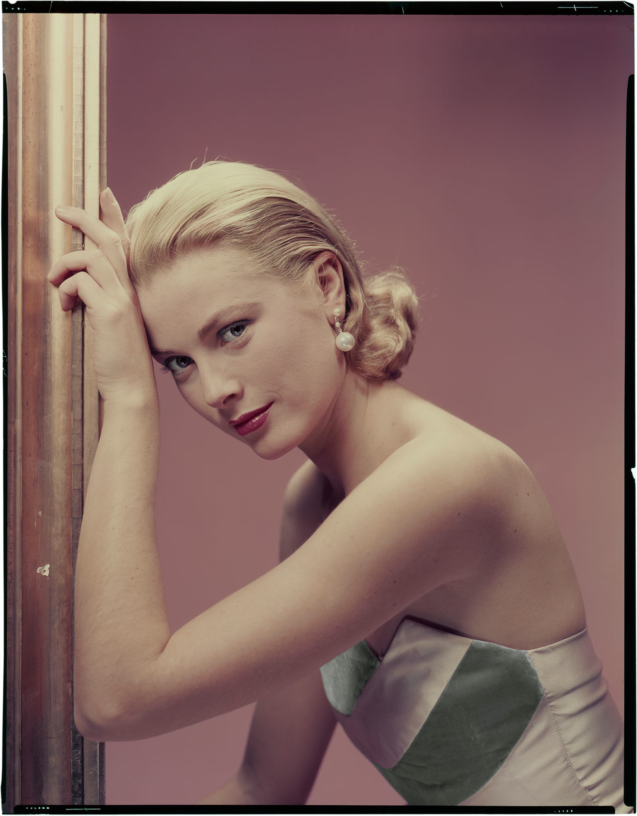 Erwin Blumenfeld, Grace Kelly for "The Bridges at Toko-Ri" directed by Mark Robson, 1954 © The Estate of Erwin Blumenfeld